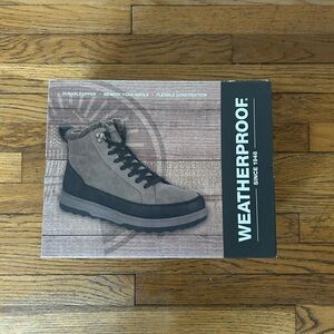 Weatherproof winter big boys shoes. Good condition!